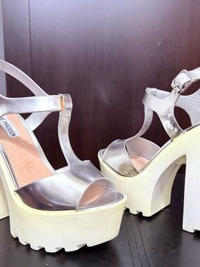 Steve Madden Metallic Silver T-Strap Platform Heels with White-Cream Soles